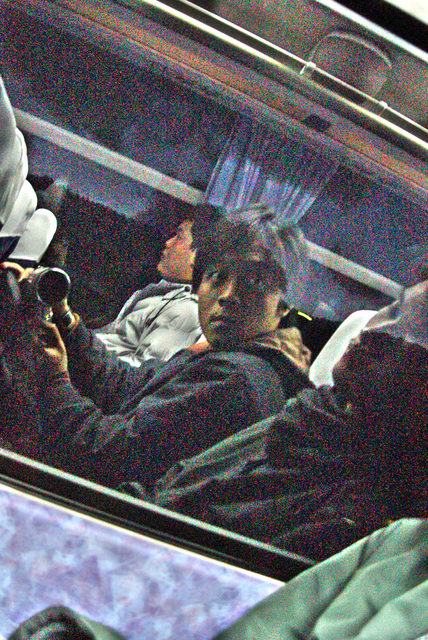 色調重現-遊覽車男子後.png