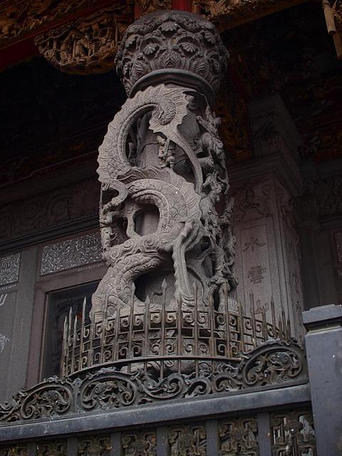 色調重現-寺廟石柱前.JPG