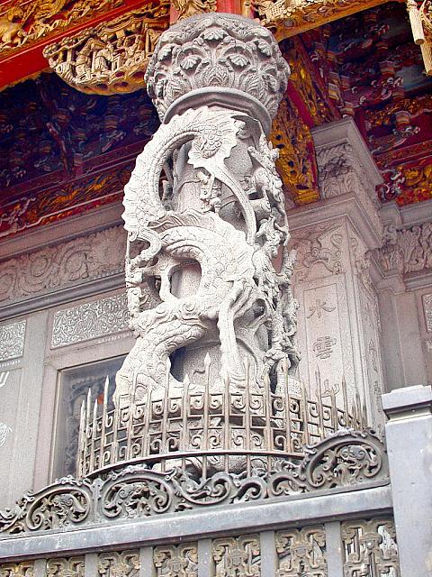 色調重現-寺廟石柱後.JPG