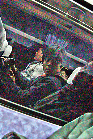 色調重現-遊覽車男子後.png